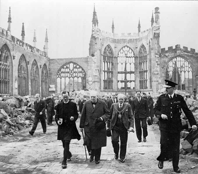 Winston_Churchill_at_Coventry_Cathedral